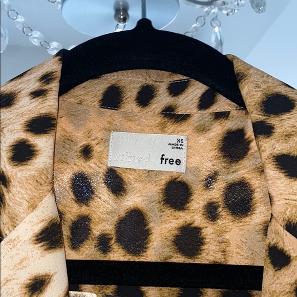 COPY - Wilfred blouse aritzia - Picture 2 of 4